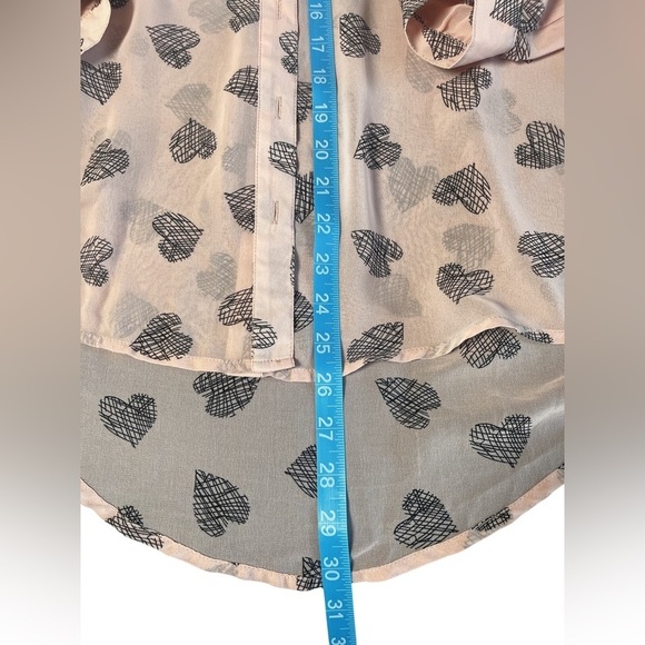 Rue 21 Blush Collar Buttondown Midsleeve RollTab Heart V Neck Shirt Size Small - Picture 6 of 14